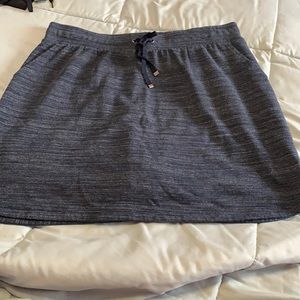 Women’s Croft and barrow large navy skirt w shorts